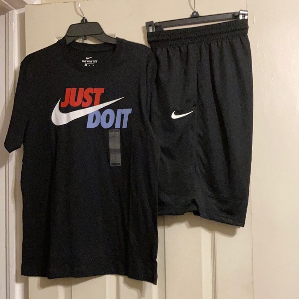 The Nike Tee 2 piece co-ordinating set